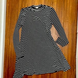 Crewneck striped flowy chic dress - long sleeve, with pockets - sz sm